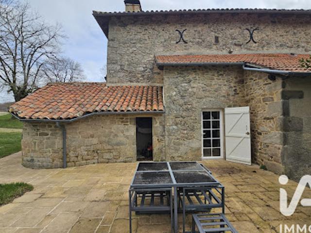 Propriété avec piscine et jardin