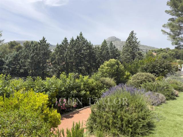 Propriété avec piscine et vue Garlaban aux portes d’Éoures 232m² Aubagne