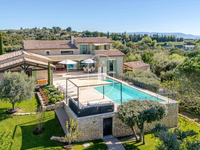 Propriété avec piscine et vue panoramique à vendre à Gordes 311m² Gordes