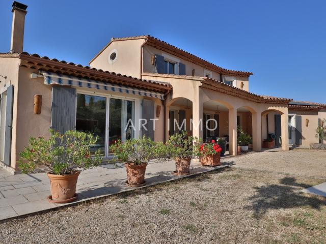 Propriete Avec Piscine Et Vues Panoramiques 237m² Apt