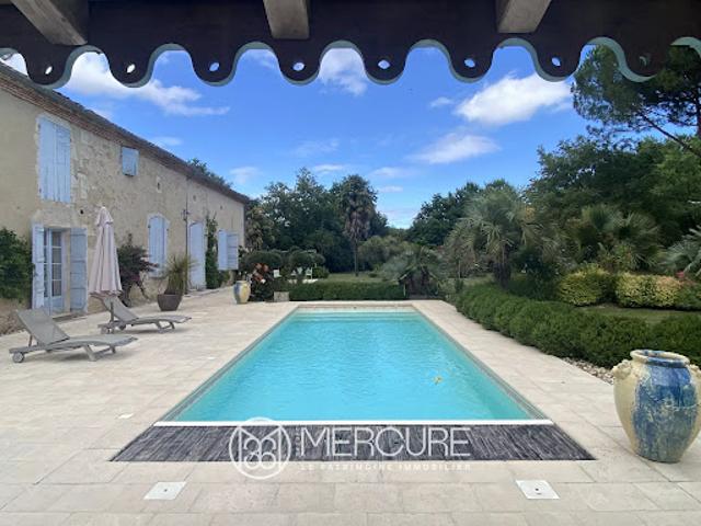 Maison avec piscine et jardin