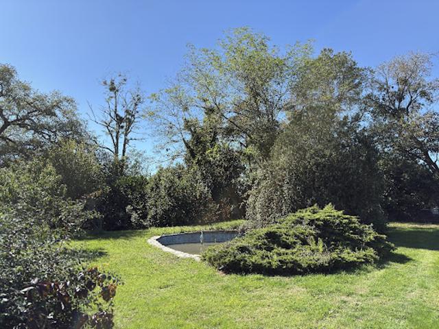 Propriété avec piscine et jardin