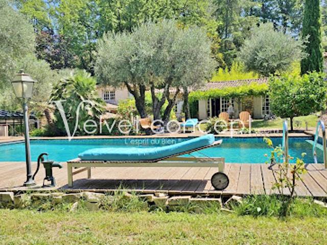 Propriété avec piscine
