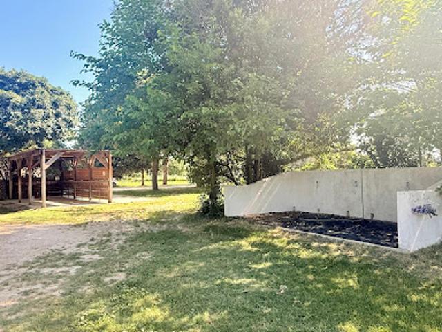 Propriété avec piscine et jardin