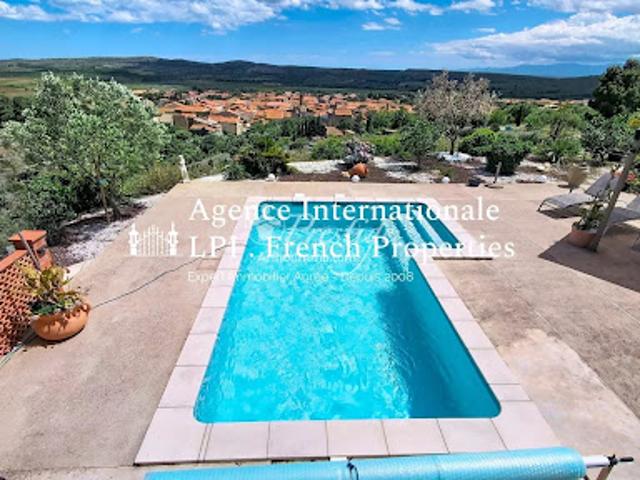 Propriété avec piscine et jardin