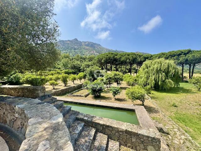 Villa avec piscine en bord de mer