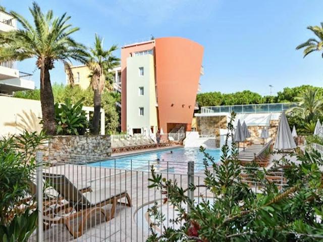 Propriété avec piscine
