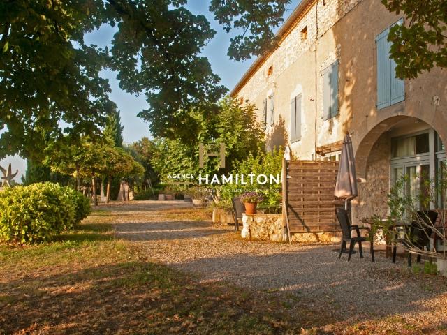 PROPRIETE AVEC GITES ET SALLES DE RECEPTION REUNION