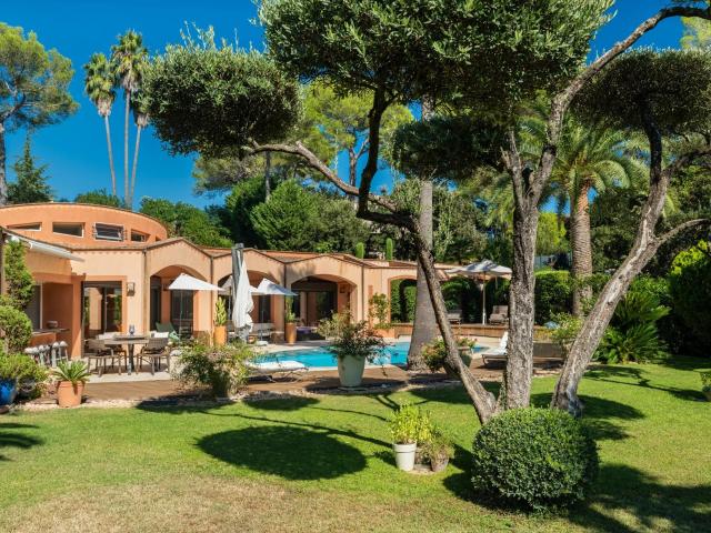 Propriété d’architecte de plain pied au sein du domaine Les. 397m² Mougins