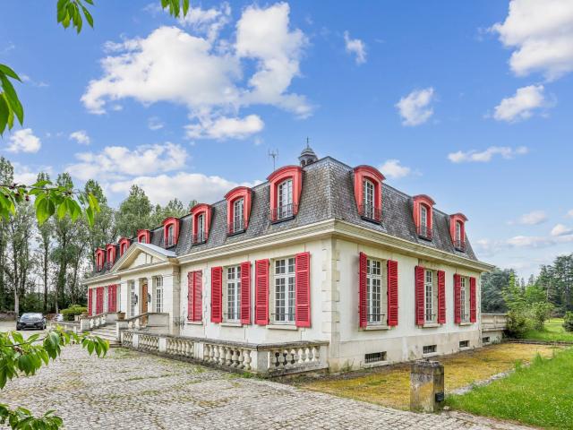 Propriété d’exception au cœur d’un cadre naturel préservé 902m² Saint Martin en Bière