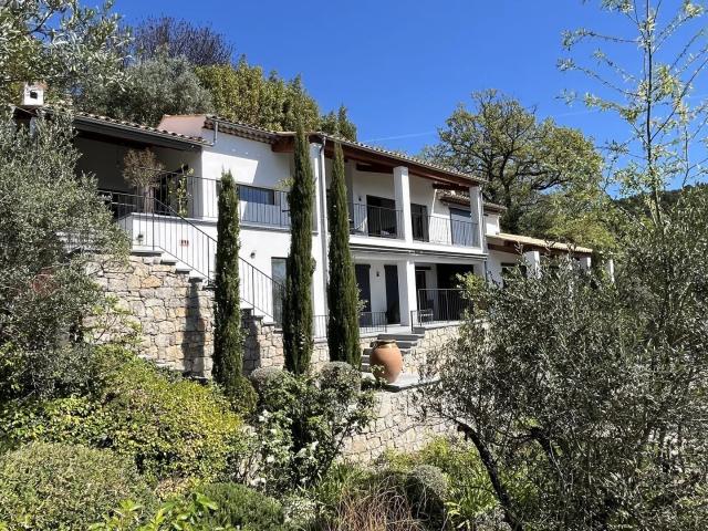 Propriété d’exception au cœur d’une oliveraie – 6700 m² Pi. 350m² Seillans