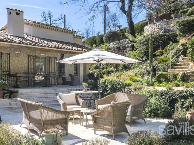 Propriété d’exception au cœur de la nature avec vue mer pano. 249m² Vence