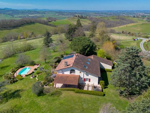 Propriété d’exception avec vue panoramique à 360° sur les Pyrénées !
