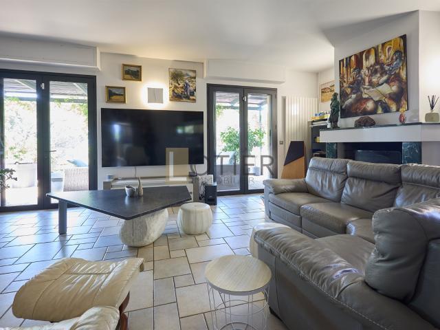 Propriété d’Exception avec Vue Panoramique et Piscine Villed. 320m² Villedubert