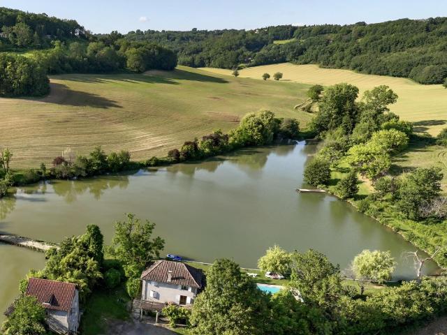 Propriété d’exception avec deux lacs privés Sud Ouest de la. 356m² Cauzac