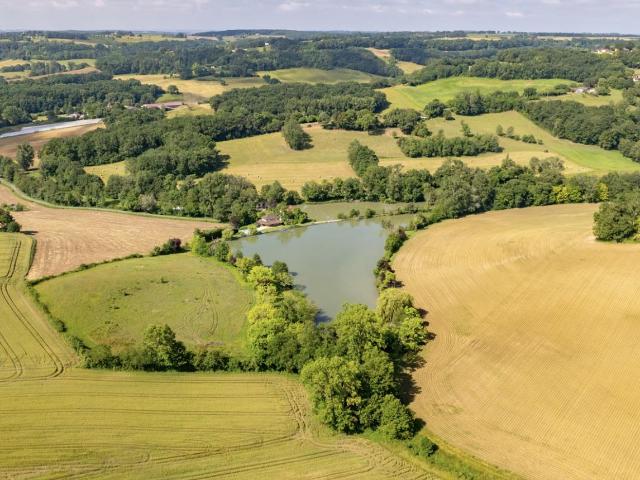 Propriété d’exception avec deux lacs privés Sud Ouest de la. 356m² Cauzac