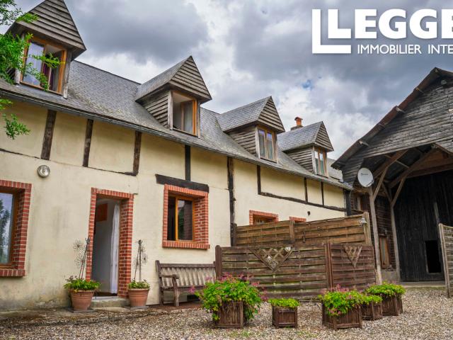 Propriété d’exception avec gîtes rénovés, dépendances et 9850 M2 de nature