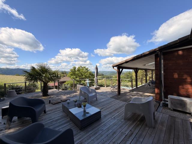 Propriété d’exception avec piscine et maison indépendante sur 2593 m2 de terrain arboré