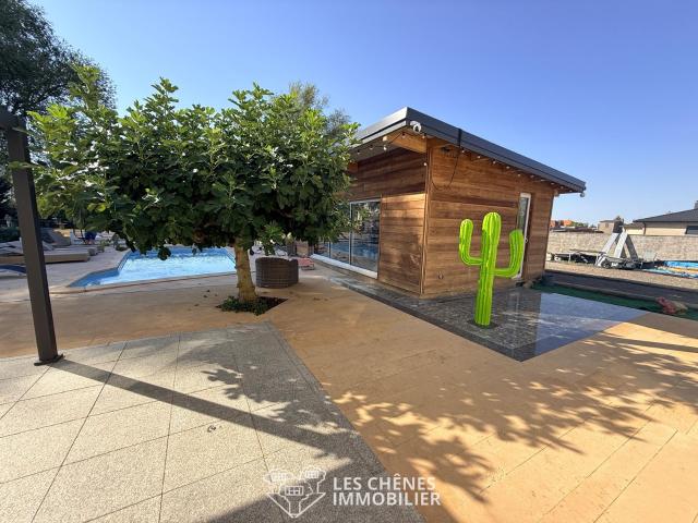 Propriété d’exception avec piscine, espace bien être et maison indépendante