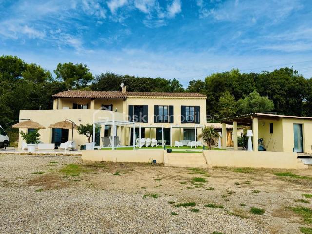 Propriété d’exception de 300m2 Parc du LUBERON Corbières en Provence