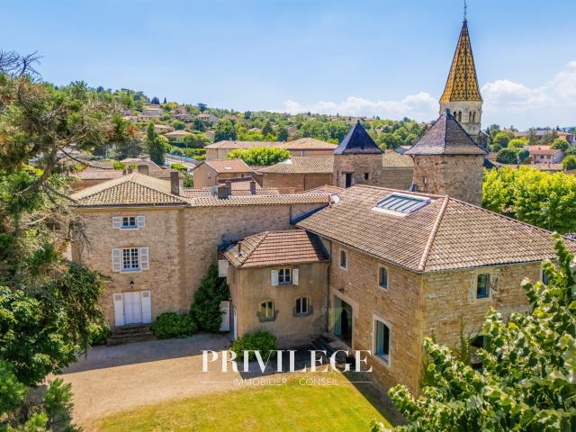 Propriété D’Exception Du Xiii Siècle Aux Portes De Lyon 1200m² Limas
