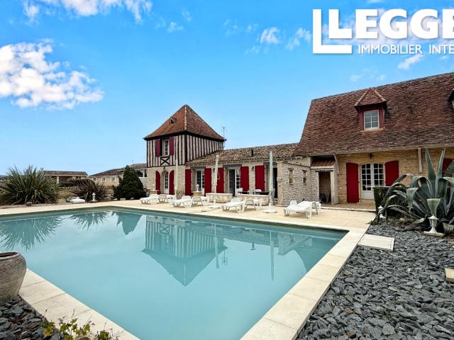 Propriété d’exception en Dordogne: manoir, gîtes, dépendances, 3 piscines et accès Dordogne sur 3,5 hectares