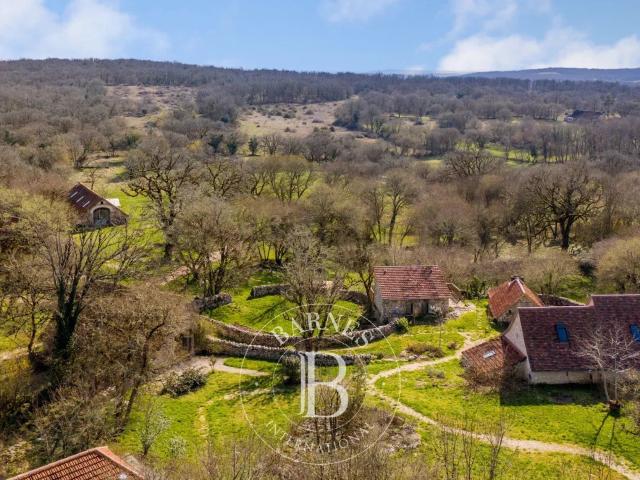 Propriété d’exception – Hameau écoresponsable et lieu d’accu. 500m² Figeac