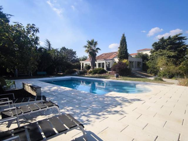 ? Propriété d’exception Piscine & Studio indépendant, intimi. 228m² Caux
