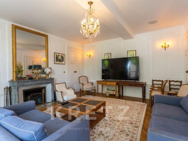 Propriété d’exception rénovée au cœur de Senlis 620m² Senlis