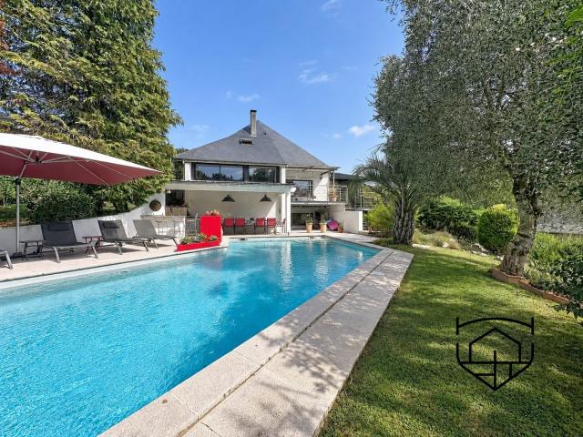 PROPRIETE D'ARCHITECTE 2 habitations, piscine, vue Pyrénée. 321m² Morlaàs