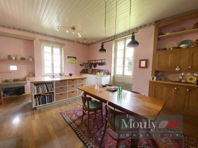 Propriete D'artiste Et D'architecte Avec 3 Habitations, Une. 330m² Grézels