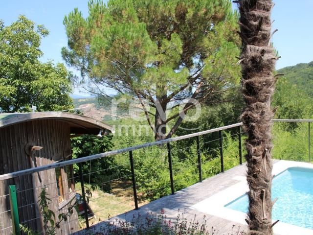 Propriété, Deux Habitations Sur 3080 m² A 15 Minutes De Lode. 285m² Lavalette