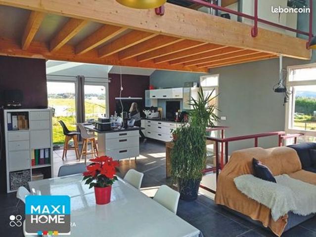 Ideal projet mixte avec activité professionnelle Propriété d'exception 206 m² grand terrain atelier 120m² avec 380V Vue panoramique exceptionnelle Commune de Beaux 43 à 45min de Saint Etienne