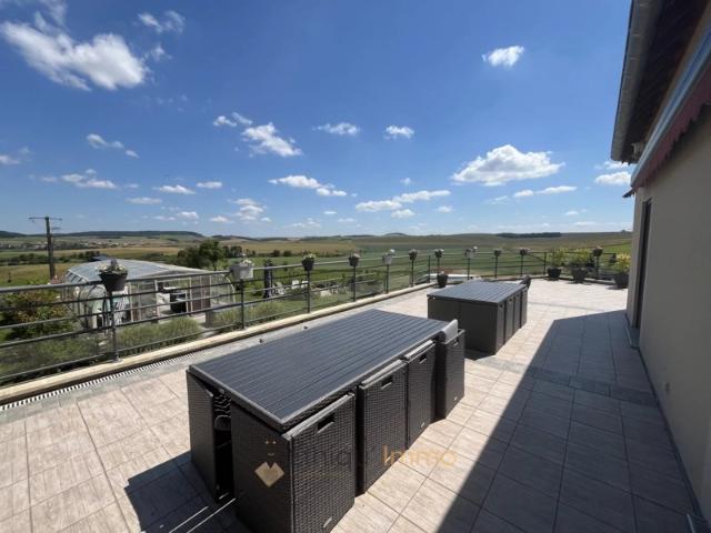 propriété d'exception 316 m2 sur 2 553 m2 de terrain