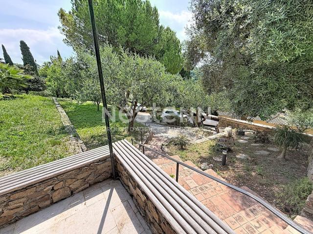 Propriété d'exception 3 habitations sur 4526m2 de terrain ?. 232m² Auribeau sur Siagne