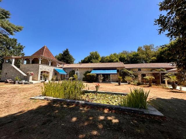 Propriété d'Exception au coeur du Périgord: Un héritage du XIVe siècle sublimé par la modernité, 270 m² habitables, 7ha de terrain à TRELISSAC 24750