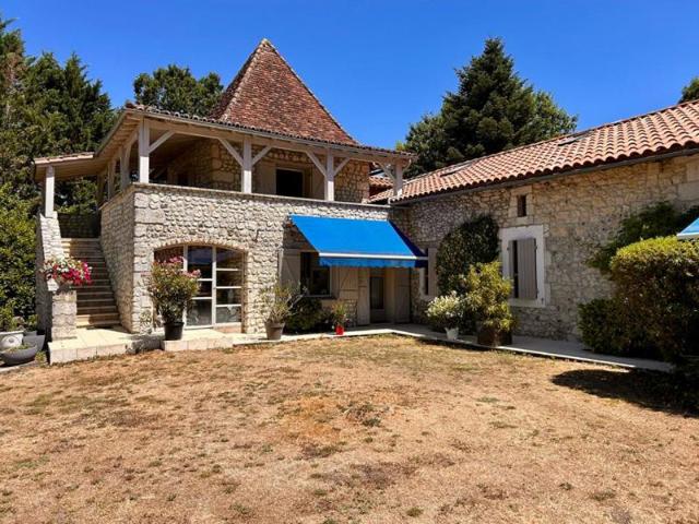 Propriété d'Exception au coeur du Périgord: Un héritage du XIVe siècle sublimé par la modernité, 270 m² habitables, 7ha de terrain à TRELISSAC 24750