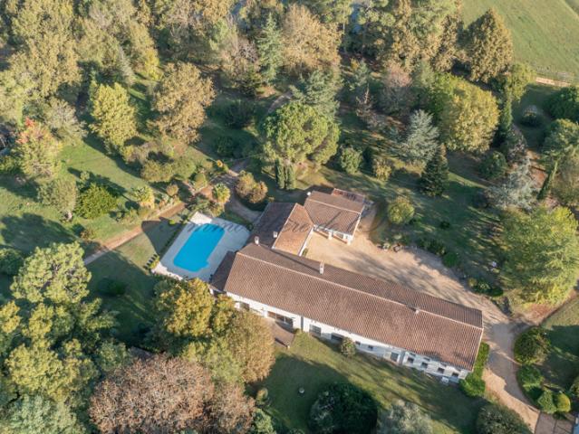 PROPRIÉTÉ D'EXCEPTION AU COEUR D'UN PARC PAYSAGÉ 1,8 HA
