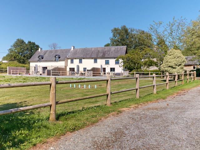 Propriété d'exception avec Gites 403 m2 sur terrain de 8,5 hectares avec dépendances et étangs