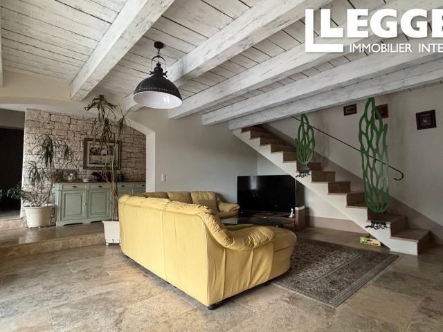 Propriété d'exception avec piscine à débordement et appartement indépendant, à 30 minutes au nord d'Uzes
