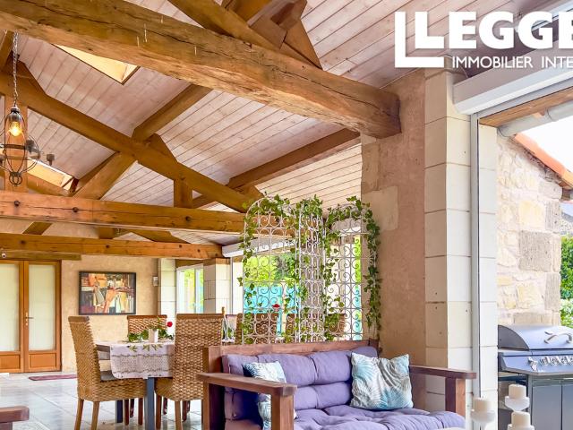 Propriété d'exception, comprenant une manoir, 5 gîtes, jardin paysager, piscine