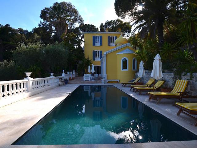 Propriété d'exception de 1O pièces avec piscine et vue mer à. 380m² Nice