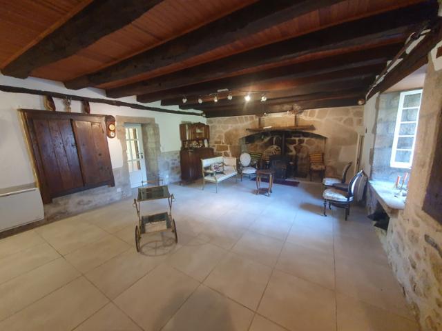 PROPRIÉTÉ D'EXCEPTION EN XAINTRIE, 2,2 HA BOIS ET PRÉS ATTEN
