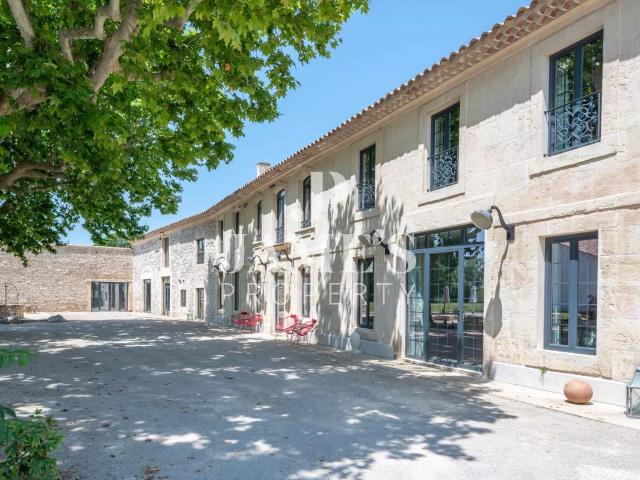 Propriété d'exception entre Alpilles et Arles 420m² Raphèle lès Arles