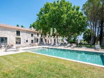 Propriété d'exception entre Alpilles et Arles 420m² Raphèle lès Arles