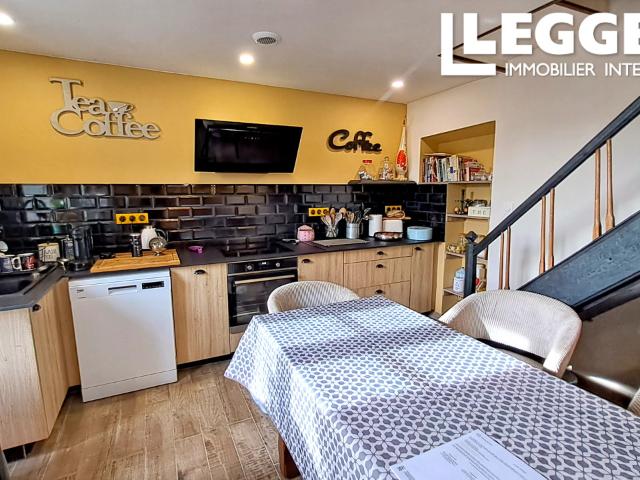 Propriété de 3 chambres en excellent état, située dans un endroit très calme. Garage et grange
