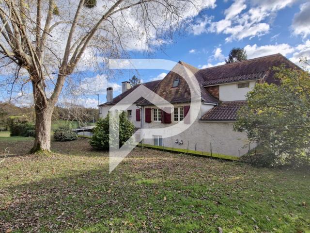 Propriété de 10 pièces 470 m², sur 10 Hectares ORTHEZ 470m² Orthez