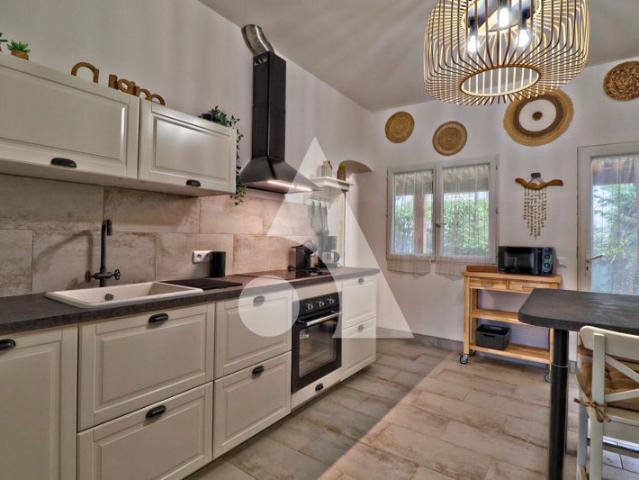 PROPRIETE DE 164.92 M2 AVEC TERRASSE JARDIN PARKING A GREOUX LES BAINS
