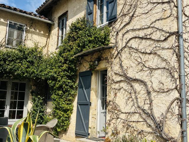 Propriété de 224 m2 avec dépendances sur + de 11 ha