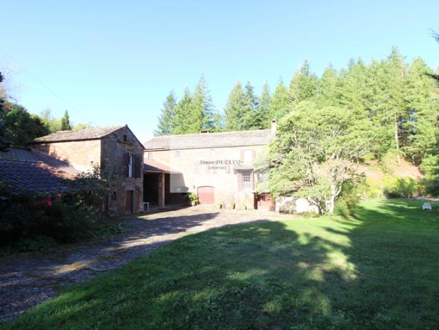 Propriété de 226 m2 avec piscine, dépendances et grand terra